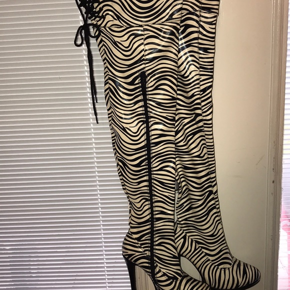 High heel boots - Picture 1 of 3